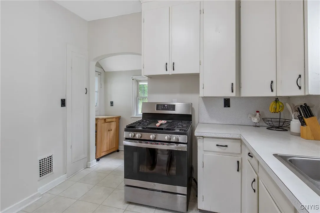 505 Tompkins Street, Syracuse, New York 13204, Syracuse, New York 13204, 3 Bedrooms Bedrooms, 6 Rooms Rooms,1 BathroomBathrooms,Residential,For Sale,505 Tompkins Street, Syracuse, New York 13204,S1621493