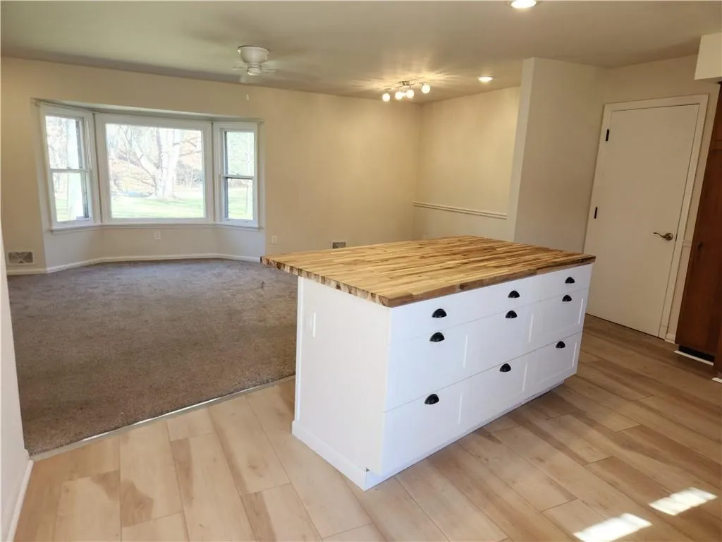 4 Brook Hollow, Perinton, New York 14534, Perinton, New York 14534, 3 Bedrooms Bedrooms, 5 Rooms Rooms,1 BathroomBathrooms,Residential Lease,For Rent,4 Brook Hollow, Perinton, New York 14534,R1621676
