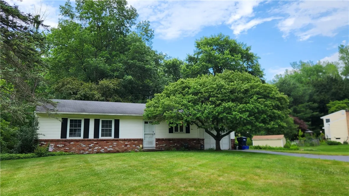 4 Brook Hollow, Perinton, New York 14534, Perinton, New York 14534, 3 Bedrooms Bedrooms, 5 Rooms Rooms,1 BathroomBathrooms,Residential Lease,For Rent,4 Brook Hollow, Perinton, New York 14534,R1621676