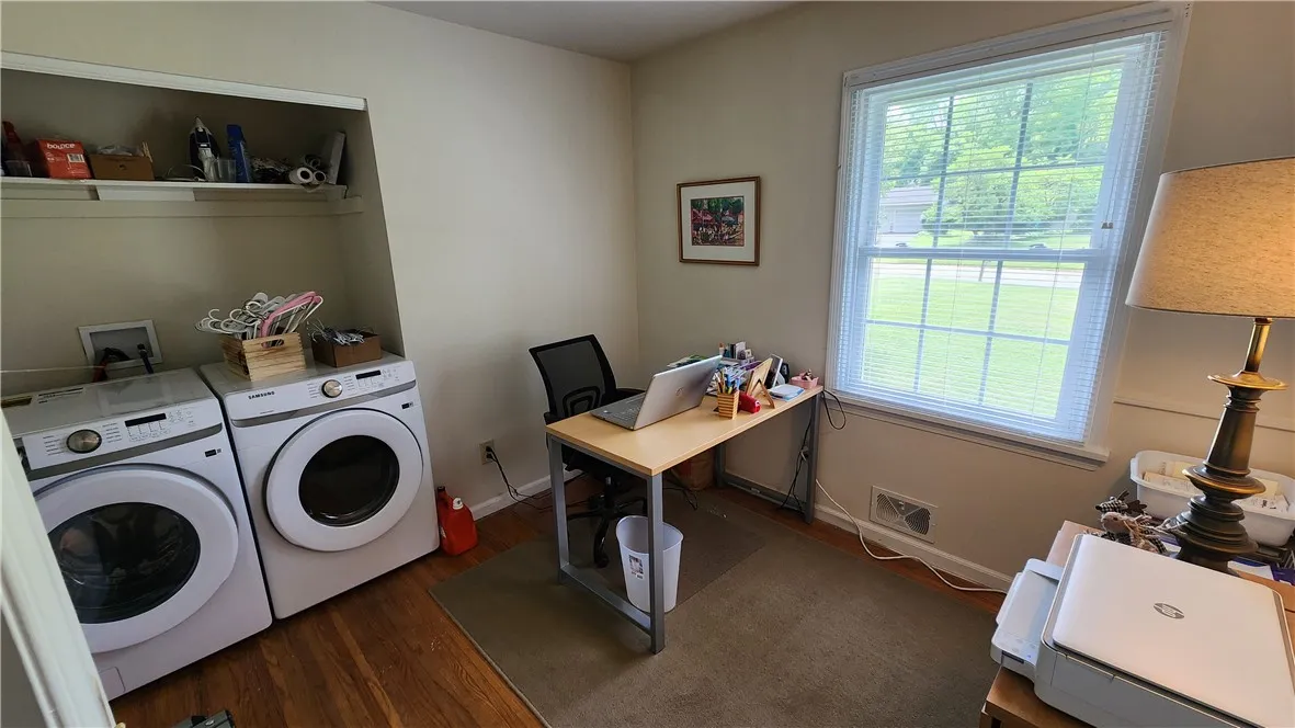 4 Brook Hollow, Perinton, New York 14534, Perinton, New York 14534, 3 Bedrooms Bedrooms, 5 Rooms Rooms,1 BathroomBathrooms,Residential Lease,For Rent,4 Brook Hollow, Perinton, New York 14534,R1621676