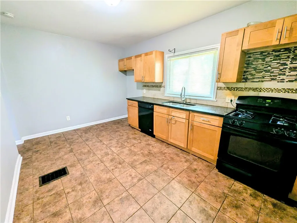 883 Brown Road, Irondequoit, New York 14622, Irondequoit, New York 14622, 4 Bedrooms Bedrooms, 6 Rooms Rooms,1 BathroomBathrooms,Residential,For Sale,883 Brown Road, Irondequoit, New York 14622,R1620159