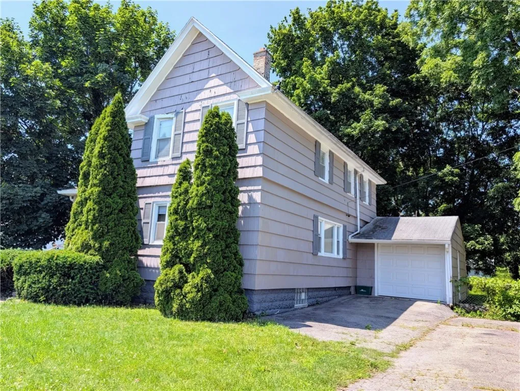 883 Brown Road, Irondequoit, New York 14622, Irondequoit, New York 14622, 4 Bedrooms Bedrooms, 6 Rooms Rooms,1 BathroomBathrooms,Residential,For Sale,883 Brown Road, Irondequoit, New York 14622,R1620159