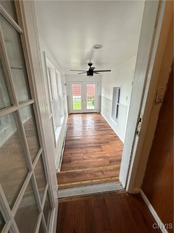 entryway from side entrance of home goes into kitchen