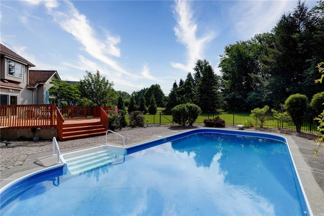 11 Silver Fox Drive, Penfield, New York 14450, Penfield, New York 14450, 4 Bedrooms Bedrooms, 9 Rooms Rooms,2 BathroomsBathrooms,Residential,For Sale,11 Silver Fox Drive, Penfield, New York 14450,R1621366
