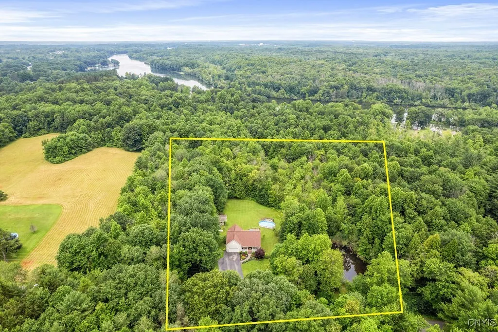 Approximate Property Lines.