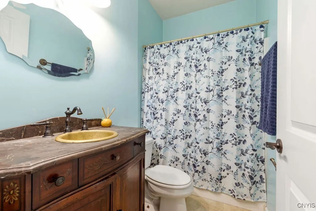 1st Floor Full Bathroom.