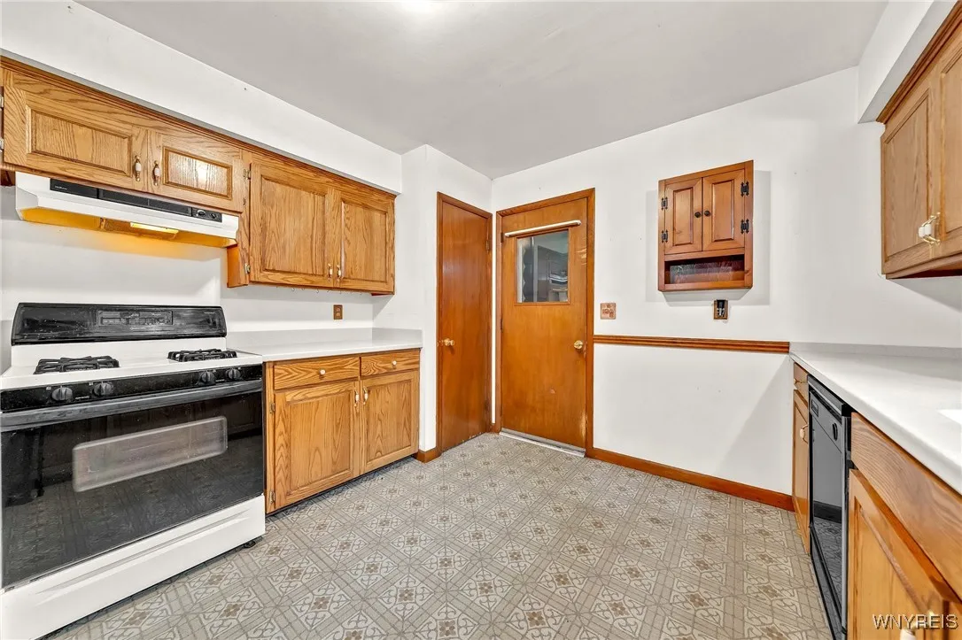 11070 Fairview Drive, Perrysburg, New York 14070, Perrysburg, New York 14070, 3 Bedrooms Bedrooms, 7 Rooms Rooms,1 BathroomBathrooms,Residential,For Sale,11070 Fairview Drive, Perrysburg, New York 14070,B1621644