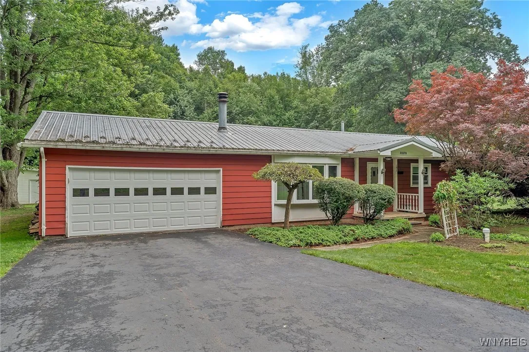 11070 Fairview Drive, Perrysburg, New York 14070, Perrysburg, New York 14070, 3 Bedrooms Bedrooms, 7 Rooms Rooms,1 BathroomBathrooms,Residential,For Sale,11070 Fairview Drive, Perrysburg, New York 14070,B1621644