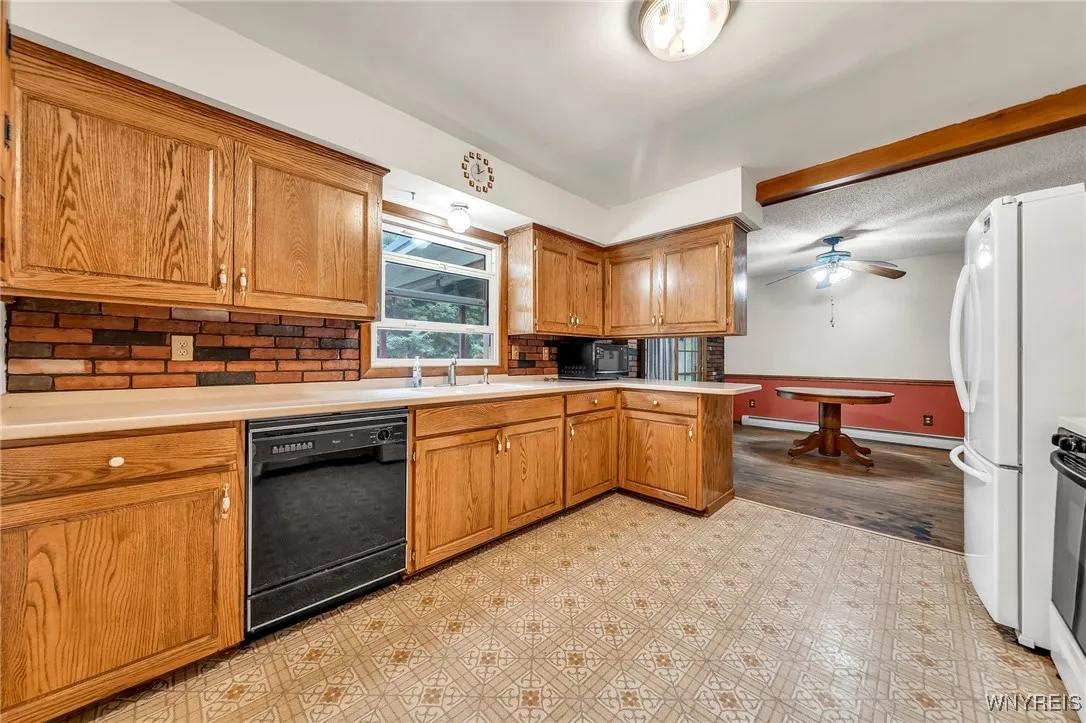 11070 Fairview Drive, Perrysburg, New York 14070, Perrysburg, New York 14070, 3 Bedrooms Bedrooms, 7 Rooms Rooms,1 BathroomBathrooms,Residential,For Sale,11070 Fairview Drive, Perrysburg, New York 14070,B1621644