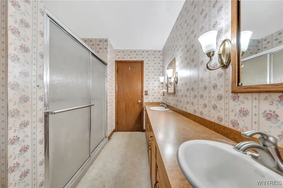 11070 Fairview Drive, Perrysburg, New York 14070, Perrysburg, New York 14070, 3 Bedrooms Bedrooms, 7 Rooms Rooms,1 BathroomBathrooms,Residential,For Sale,11070 Fairview Drive, Perrysburg, New York 14070,B1621644