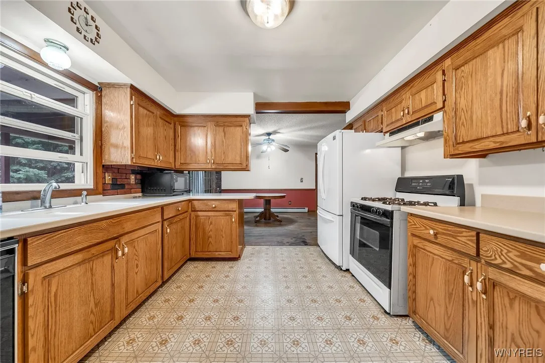 11070 Fairview Drive, Perrysburg, New York 14070, Perrysburg, New York 14070, 3 Bedrooms Bedrooms, 7 Rooms Rooms,1 BathroomBathrooms,Residential,For Sale,11070 Fairview Drive, Perrysburg, New York 14070,B1621644