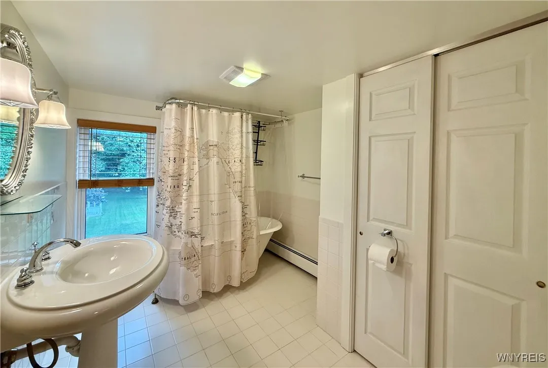 652 East Main Street, Batavia City, New York 14020, Batavia City, New York 14020, 4 Bedrooms Bedrooms, 9 Rooms Rooms,2 BathroomsBathrooms,Residential,For Sale,652 East Main Street, Batavia City, New York 14020,B1621317