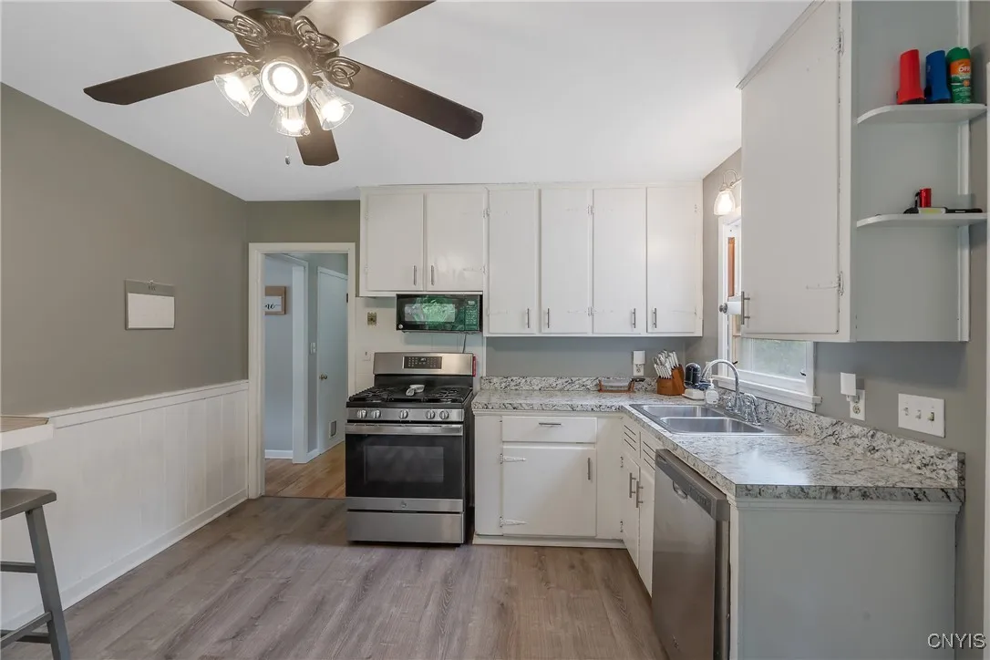 Looking back toward the hallway, we get another view of this well-designed kitchen.