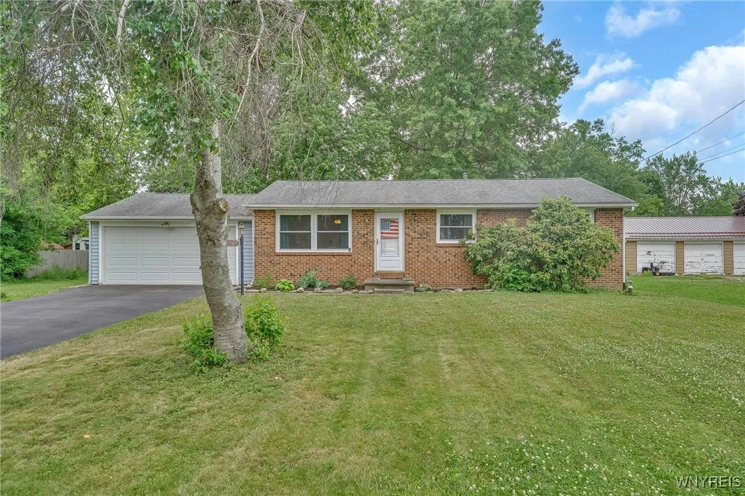 3985 Lincoln Avenue, Hamburg, New York 14075, Hamburg, New York 14075, 3 Bedrooms Bedrooms, 6 Rooms Rooms,1 BathroomBathrooms,Residential,For Sale,3985 Lincoln Avenue, Hamburg, New York 14075,B1621231