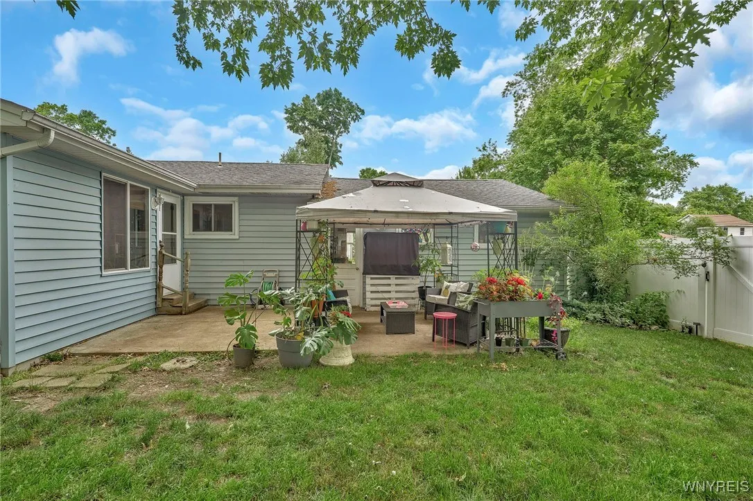 3985 Lincoln Avenue, Hamburg, New York 14075, Hamburg, New York 14075, 3 Bedrooms Bedrooms, 6 Rooms Rooms,1 BathroomBathrooms,Residential,For Sale,3985 Lincoln Avenue, Hamburg, New York 14075,B1621231