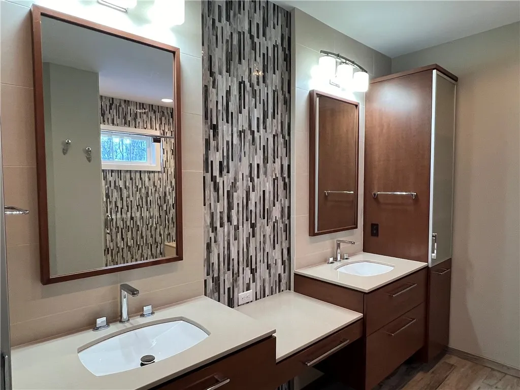 15 Highland Road, Victor, New York 14564, Victor, New York 14564, 4 Bedrooms Bedrooms, 9 Rooms Rooms,3 BathroomsBathrooms,Residential Lease,For Rent,15 Highland Road, Victor, New York 14564,R1621706