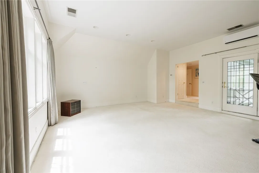 8 Oak Lane, Brighton, New York 14610, Brighton, New York 14610, 4 Bedrooms Bedrooms, 9 Rooms Rooms,3 BathroomsBathrooms,Residential,For Sale,8 Oak Lane, Brighton, New York 14610,R1621557