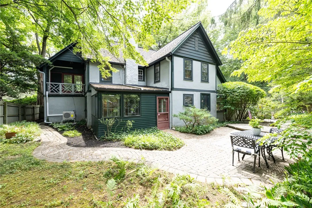 8 Oak Lane, Brighton, New York 14610, Brighton, New York 14610, 4 Bedrooms Bedrooms, 9 Rooms Rooms,3 BathroomsBathrooms,Residential,For Sale,8 Oak Lane, Brighton, New York 14610,R1621557