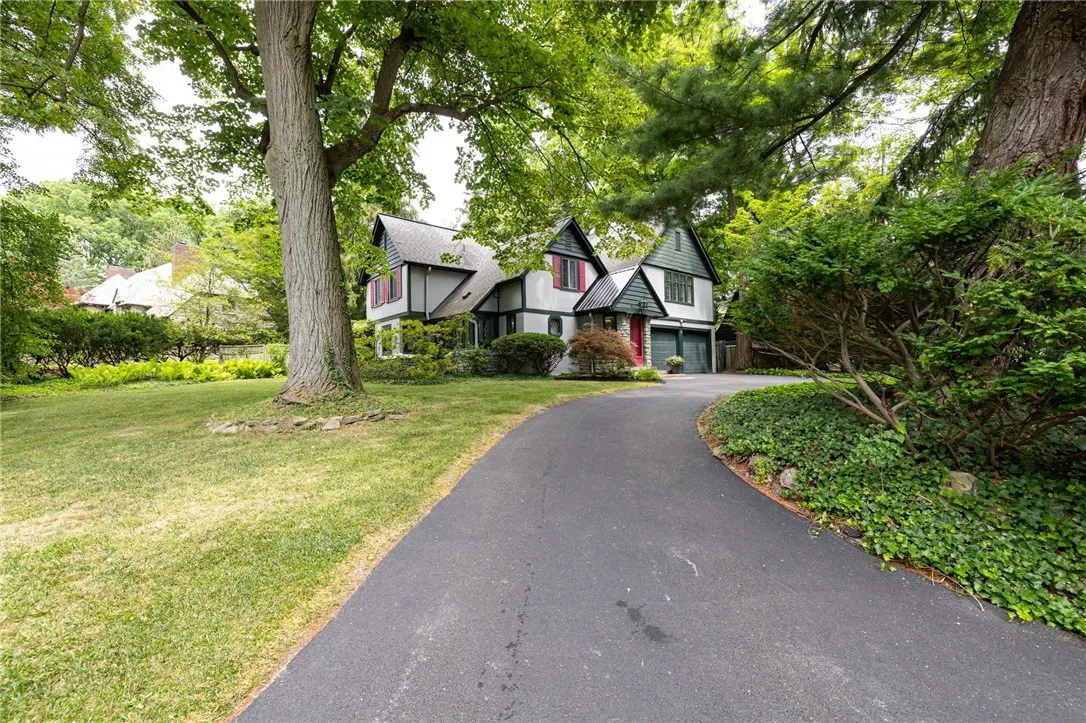 8 Oak Lane, Brighton, New York 14610, Brighton, New York 14610, 4 Bedrooms Bedrooms, 9 Rooms Rooms,3 BathroomsBathrooms,Residential,For Sale,8 Oak Lane, Brighton, New York 14610,R1621557