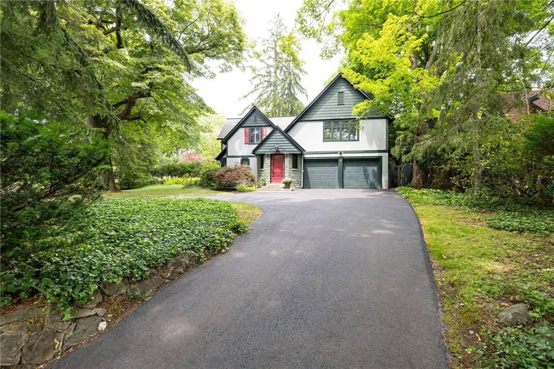 8 Oak Lane, Brighton, New York 14610, Brighton, New York 14610, 4 Bedrooms Bedrooms, 9 Rooms Rooms,3 BathroomsBathrooms,Residential,For Sale,8 Oak Lane, Brighton, New York 14610,R1621557