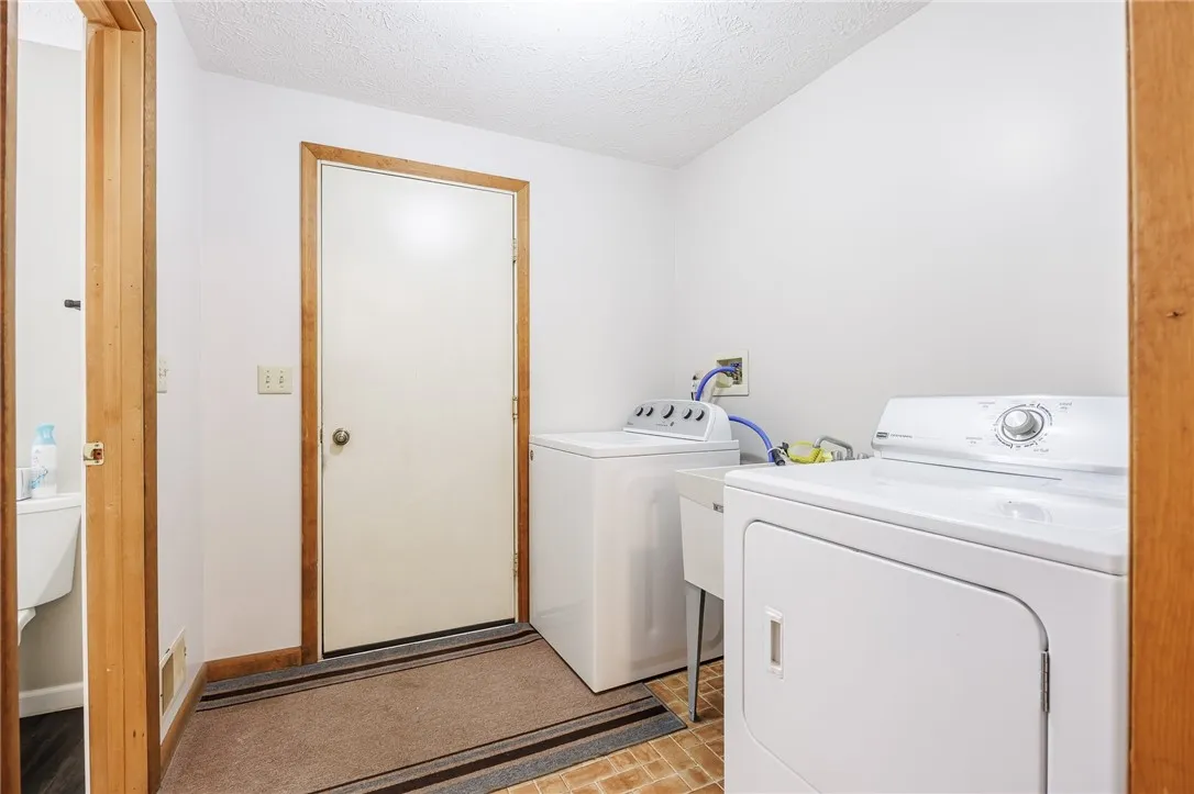 4358 Shortsville Road, Manchester, New York 14548, Manchester, New York 14548, 3 Bedrooms Bedrooms, 7 Rooms Rooms,2 BathroomsBathrooms,Residential,For Sale,4358 Shortsville Road, Manchester, New York 14548,R1621228