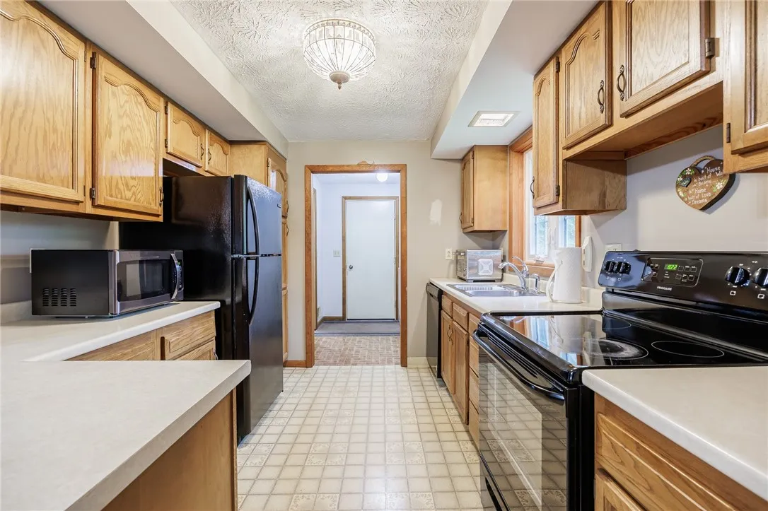 4358 Shortsville Road, Manchester, New York 14548, Manchester, New York 14548, 3 Bedrooms Bedrooms, 7 Rooms Rooms,2 BathroomsBathrooms,Residential,For Sale,4358 Shortsville Road, Manchester, New York 14548,R1621228
