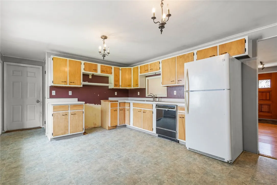 8 Washington Avenue, Leroy, New York 14482, Leroy, New York 14482, 3 Bedrooms Bedrooms, 7 Rooms Rooms,1 BathroomBathrooms,Residential,For Sale,8 Washington Avenue, Leroy, New York 14482,R1621701