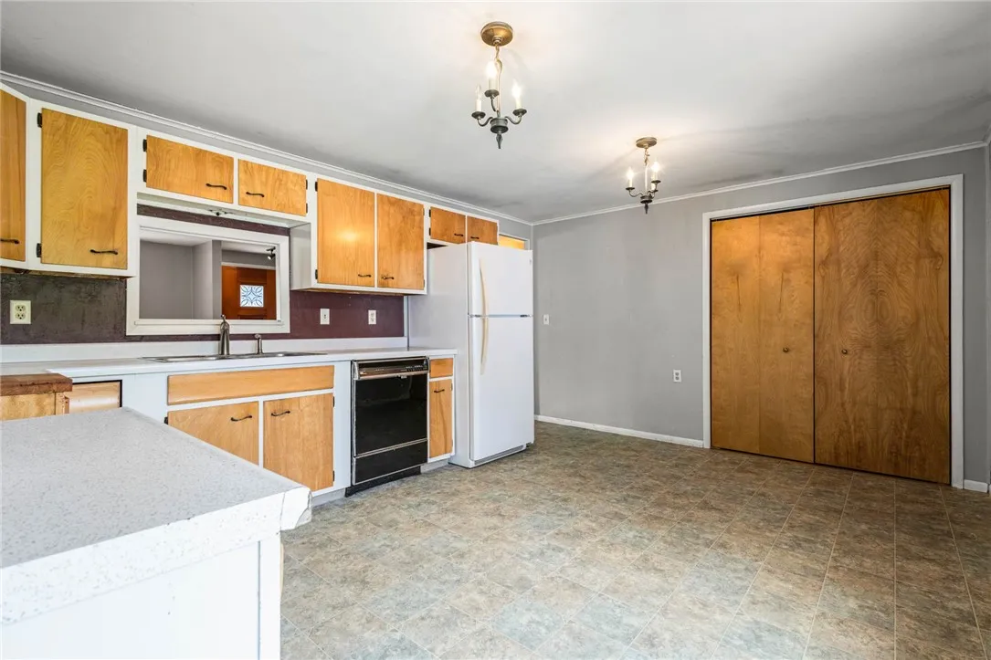 8 Washington Avenue, Leroy, New York 14482, Leroy, New York 14482, 3 Bedrooms Bedrooms, 7 Rooms Rooms,1 BathroomBathrooms,Residential,For Sale,8 Washington Avenue, Leroy, New York 14482,R1621701
