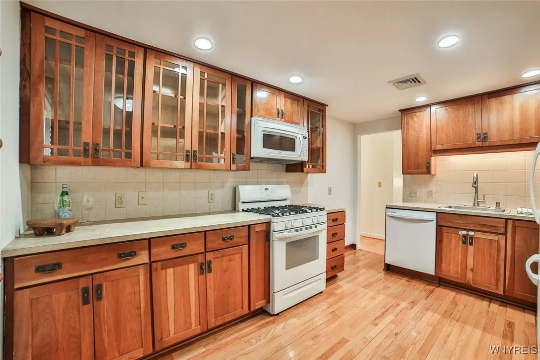 46 Macarthur Drive, Amherst, New York 14221, Amherst, New York 14221, 3 Bedrooms Bedrooms, 12 Rooms Rooms,1 BathroomBathrooms,Residential,For Sale,46 Macarthur Drive, Amherst, New York 14221,B1620550