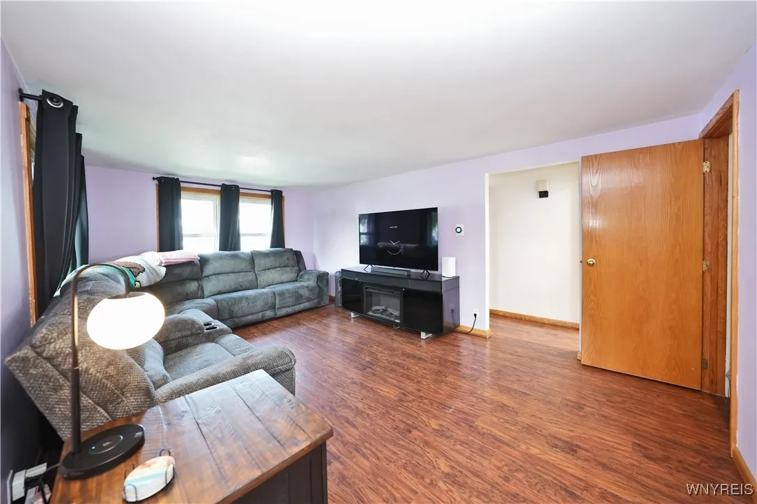 120 Cloverside Court, West Seneca, New York 14224, West Seneca, New York 14224, 3 Bedrooms Bedrooms, 5 Rooms Rooms,1 BathroomBathrooms,Residential,For Sale,120 Cloverside Court, West Seneca, New York 14224,B1621288