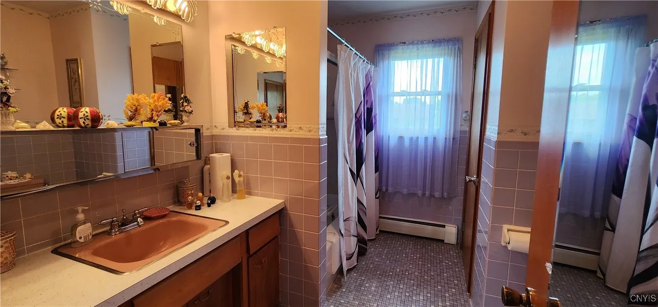 454 Elmdale Avenue, Utica, New York 13502, Utica, New York 13502, 3 Bedrooms Bedrooms, 7 Rooms Rooms,1 BathroomBathrooms,Residential,For Sale,454 Elmdale Avenue, Utica, New York 13502,S1621726