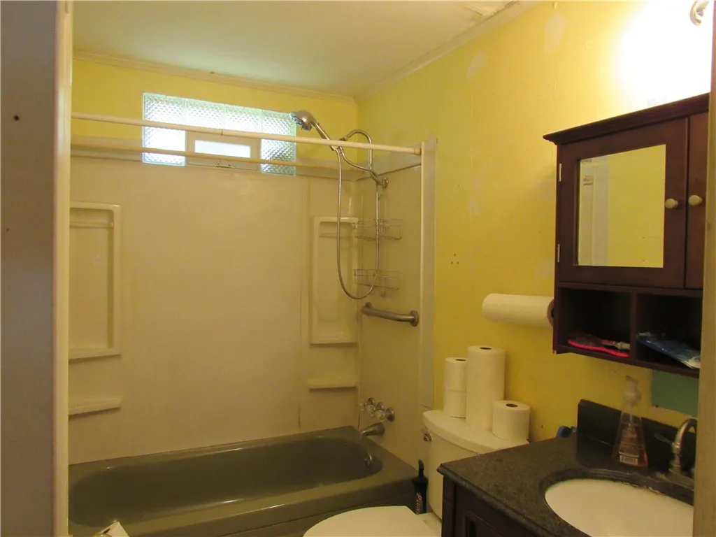 18 Mark Circle, Naples, New York 14512, Naples, New York 14512, 2 Bedrooms Bedrooms, 5 Rooms Rooms,2 BathroomsBathrooms,Residential,For Sale,18 Mark Circle, Naples, New York 14512,R1621475