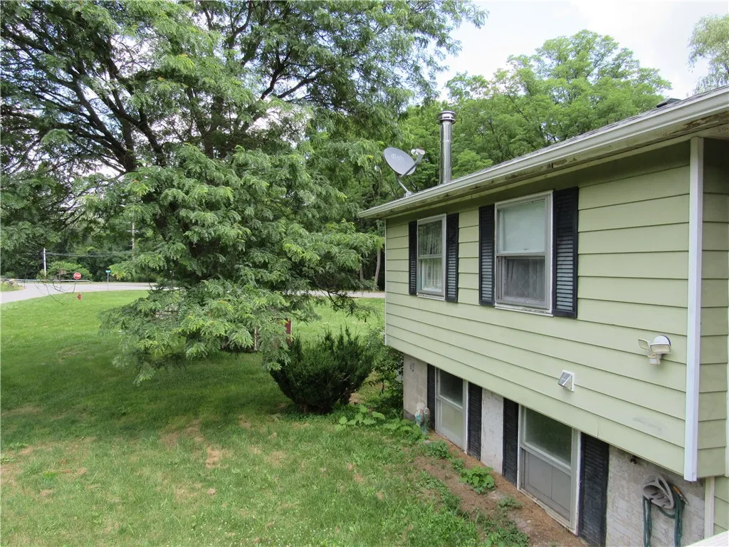 18 Mark Circle, Naples, New York 14512, Naples, New York 14512, 2 Bedrooms Bedrooms, 5 Rooms Rooms,2 BathroomsBathrooms,Residential,For Sale,18 Mark Circle, Naples, New York 14512,R1621475