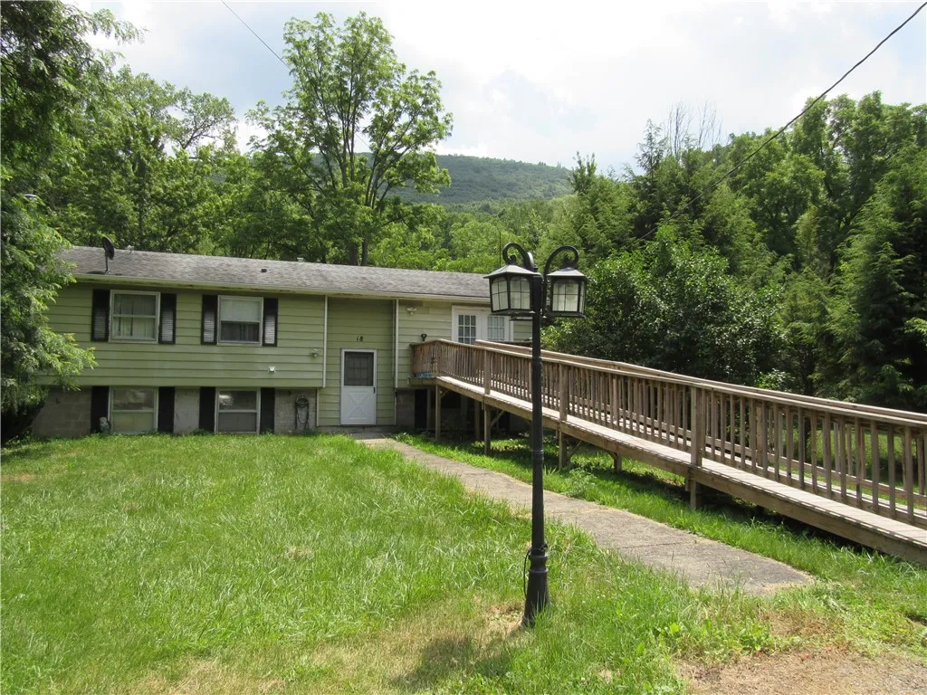 18 Mark Circle, Naples, New York 14512, Naples, New York 14512, 2 Bedrooms Bedrooms, 5 Rooms Rooms,2 BathroomsBathrooms,Residential,For Sale,18 Mark Circle, Naples, New York 14512,R1621475