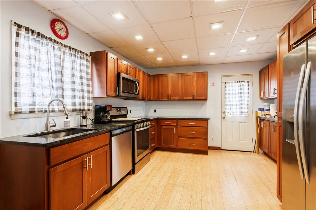 802 Merchants Road, Rochester, New York 14609, Rochester, New York 14609, 3 Bedrooms Bedrooms, 6 Rooms Rooms,1 BathroomBathrooms,Residential,For Sale,802 Merchants Road, Rochester, New York 14609,R1620243