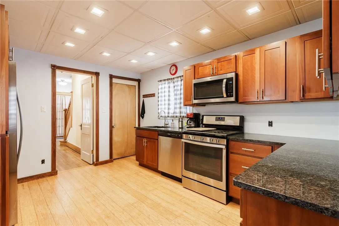 802 Merchants Road, Rochester, New York 14609, Rochester, New York 14609, 3 Bedrooms Bedrooms, 6 Rooms Rooms,1 BathroomBathrooms,Residential,For Sale,802 Merchants Road, Rochester, New York 14609,R1620243