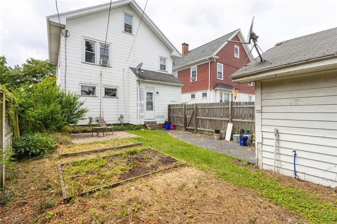 802 Merchants Road, Rochester, New York 14609, Rochester, New York 14609, 3 Bedrooms Bedrooms, 6 Rooms Rooms,1 BathroomBathrooms,Residential,For Sale,802 Merchants Road, Rochester, New York 14609,R1620243