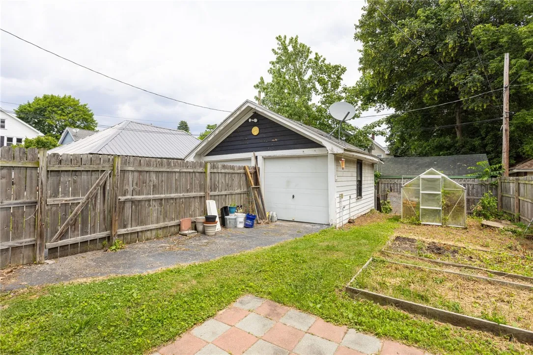 802 Merchants Road, Rochester, New York 14609, Rochester, New York 14609, 3 Bedrooms Bedrooms, 6 Rooms Rooms,1 BathroomBathrooms,Residential,For Sale,802 Merchants Road, Rochester, New York 14609,R1620243