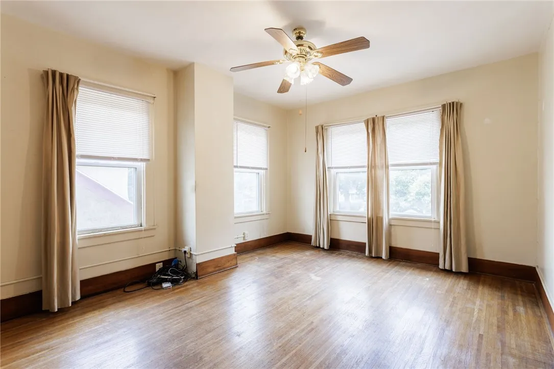 802 Merchants Road, Rochester, New York 14609, Rochester, New York 14609, 3 Bedrooms Bedrooms, 6 Rooms Rooms,1 BathroomBathrooms,Residential,For Sale,802 Merchants Road, Rochester, New York 14609,R1620243