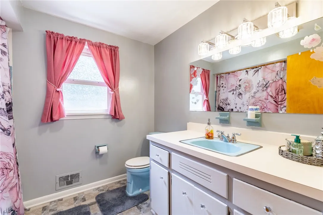 146 Summit Hill Drive, Greece, New York 14612, Greece, New York 14612, 3 Bedrooms Bedrooms, 7 Rooms Rooms,1 BathroomBathrooms,Residential,For Sale,146 Summit Hill Drive, Greece, New York 14612,R1621613