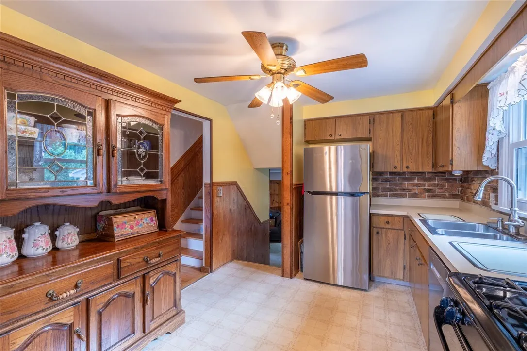 146 Summit Hill Drive, Greece, New York 14612, Greece, New York 14612, 3 Bedrooms Bedrooms, 7 Rooms Rooms,1 BathroomBathrooms,Residential,For Sale,146 Summit Hill Drive, Greece, New York 14612,R1621613