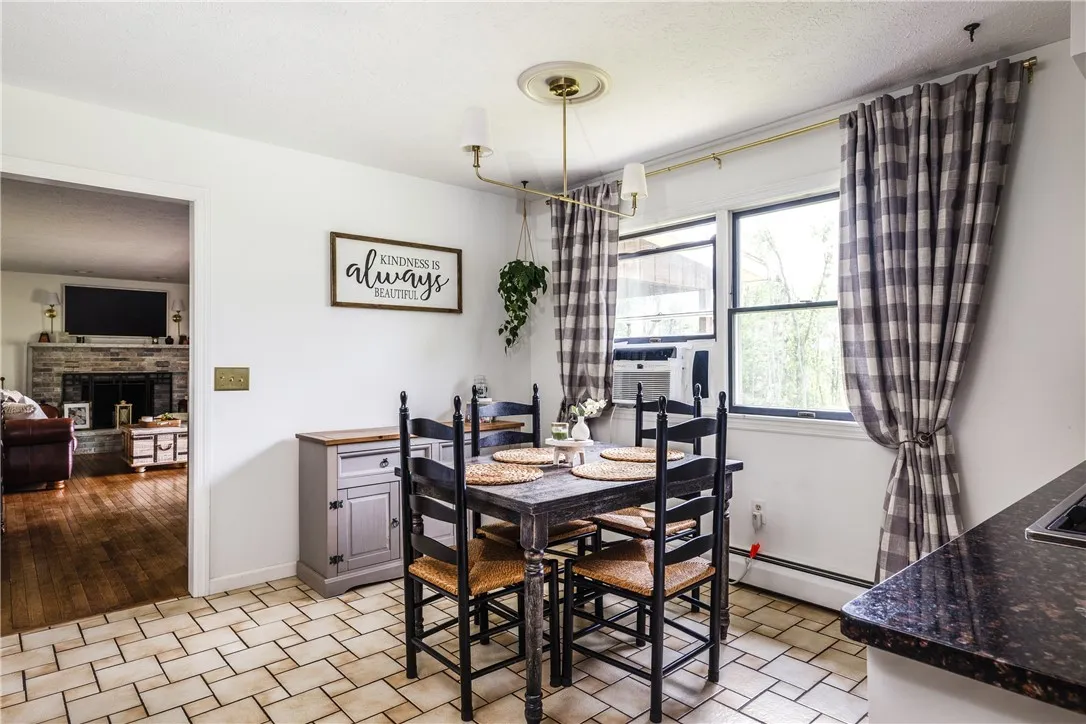 29 Valley View Drive, Big Flats, New York 14903, Big Flats, New York 14903, 4 Bedrooms Bedrooms, 13 Rooms Rooms,3 BathroomsBathrooms,Residential,For Sale,29 Valley View Drive, Big Flats, New York 14903,R1621427