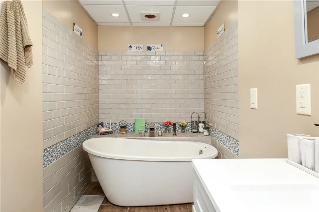 29 Valley View Drive, Big Flats, New York 14903, Big Flats, New York 14903, 4 Bedrooms Bedrooms, 13 Rooms Rooms,3 BathroomsBathrooms,Residential,For Sale,29 Valley View Drive, Big Flats, New York 14903,R1621427