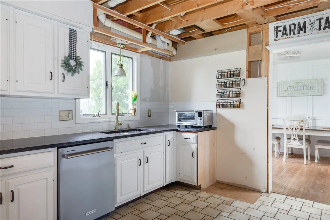 29 Valley View Drive, Big Flats, New York 14903, Big Flats, New York 14903, 4 Bedrooms Bedrooms, 13 Rooms Rooms,3 BathroomsBathrooms,Residential,For Sale,29 Valley View Drive, Big Flats, New York 14903,R1621427