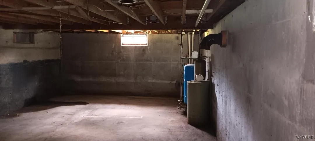 basement under rear addition,
floor hockey?