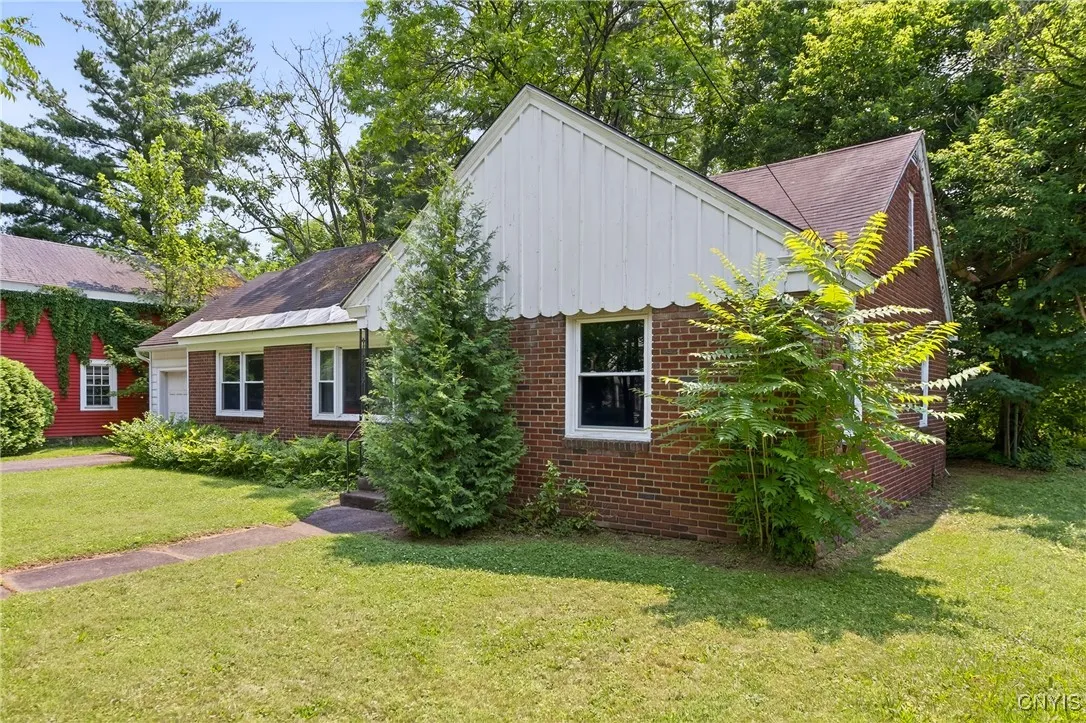 Located in the heart of the Village of Liverpool, this home is ready for it's new owner!