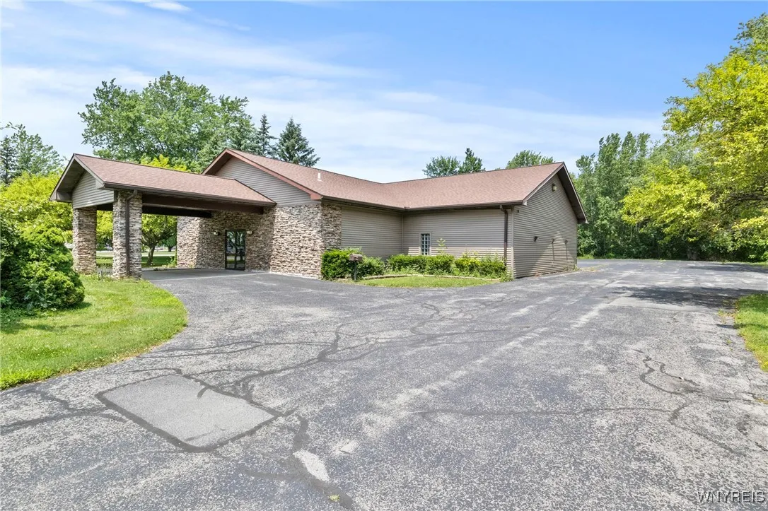 2099 River Road, Wheatfield, New York 14304, Wheatfield, New York 14304, ,Commercial Sale,For Sale,2099 River Road, Wheatfield, New York 14304,B1621664