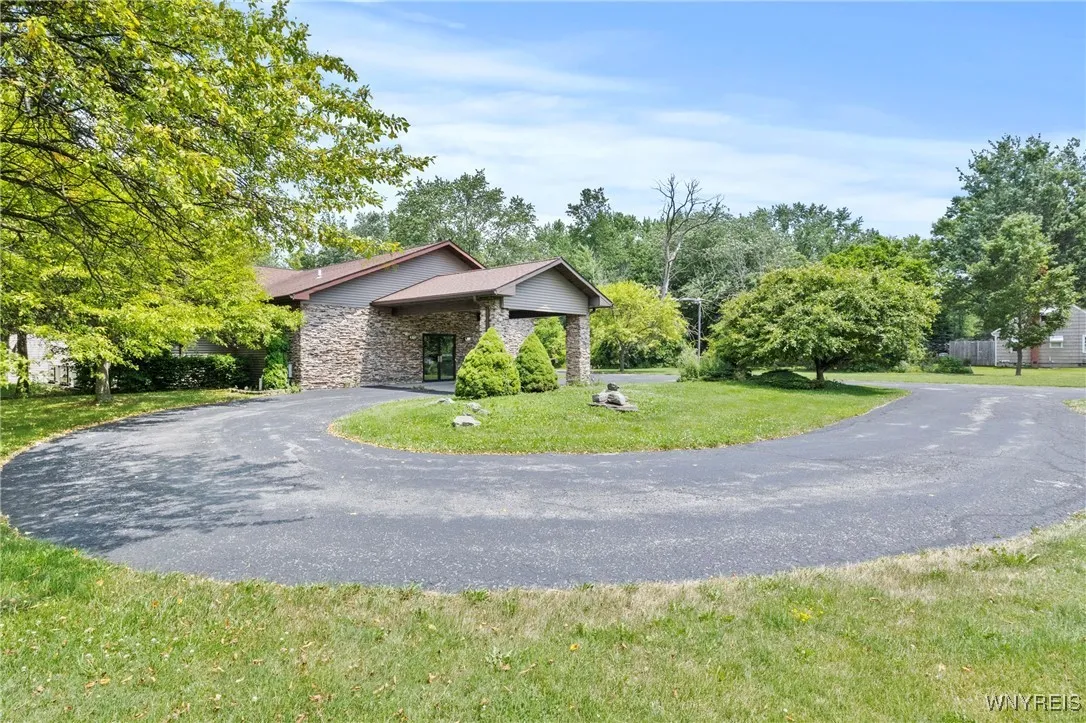2099 River Road, Wheatfield, New York 14304, Wheatfield, New York 14304, ,Commercial Sale,For Sale,2099 River Road, Wheatfield, New York 14304,B1621664