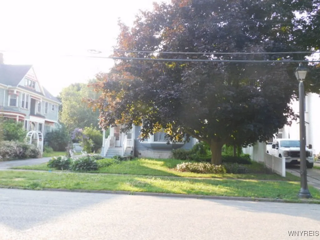 18 Ellicott Avenue, Batavia City, New York 14020, Batavia City, New York 14020, 4 Bedrooms Bedrooms, ,2 BathroomsBathrooms,Residential,For Sale,18 Ellicott Avenue, Batavia City, New York 14020,B1621745