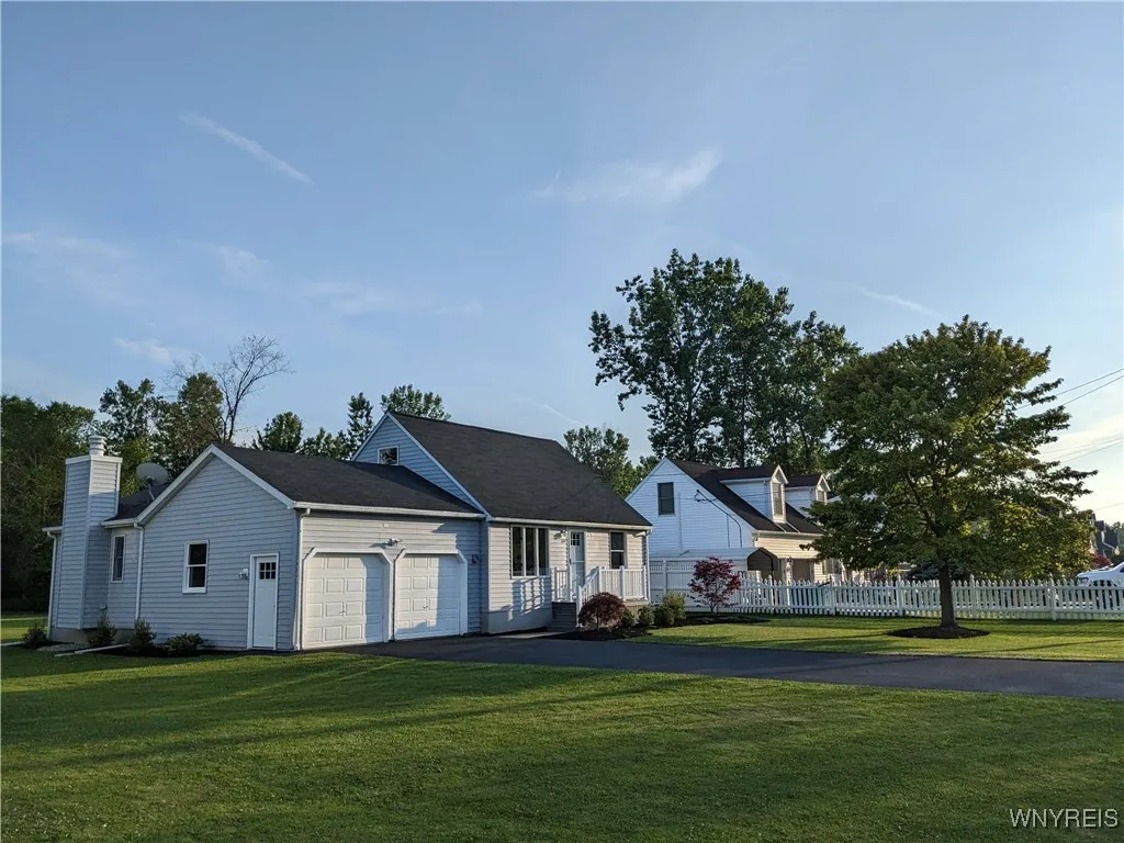 6244 Bartz Road, Lockport Town, New York 14094, Lockport Town, New York 14094, 4 Bedrooms Bedrooms, 7 Rooms Rooms,1 BathroomBathrooms,Residential,For Sale,6244 Bartz Road, Lockport Town, New York 14094,B1621431